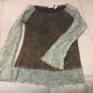 (M)Gimmicks by BKE long sleeve/wide neck top. Goes prefect with the tan BKE vest